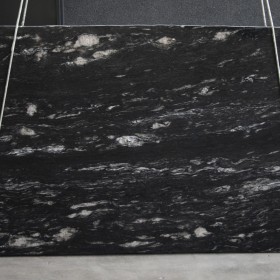 BLACK COSMIC  2 cm