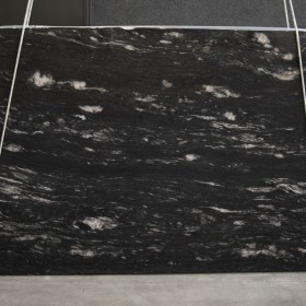 BLACK COSMIC  2 cm