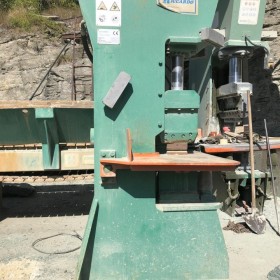 VERTICAL SPLITTING MACHINE STEINEX IGLOO 1M SA &ndash; 120 TON